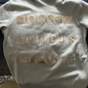 Under Armour cold gear sweat shirt !